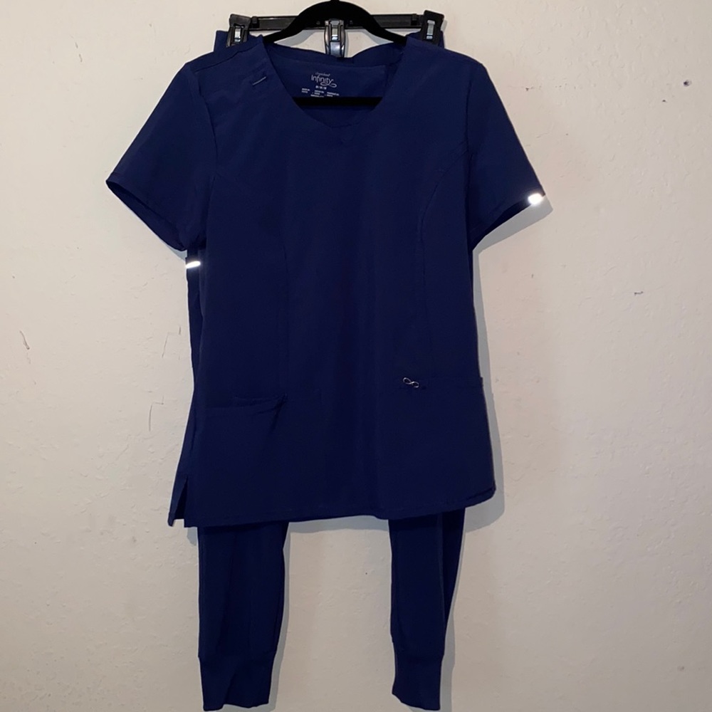 Cherokee infinity scrub set jogger